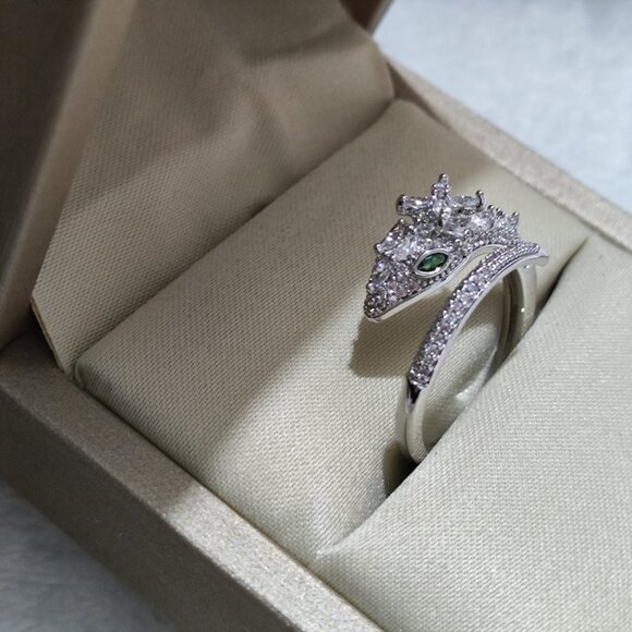 Bvlgari Serpenti Series Emerald Eye Diamond Snake Ring - Picture 4 of 11